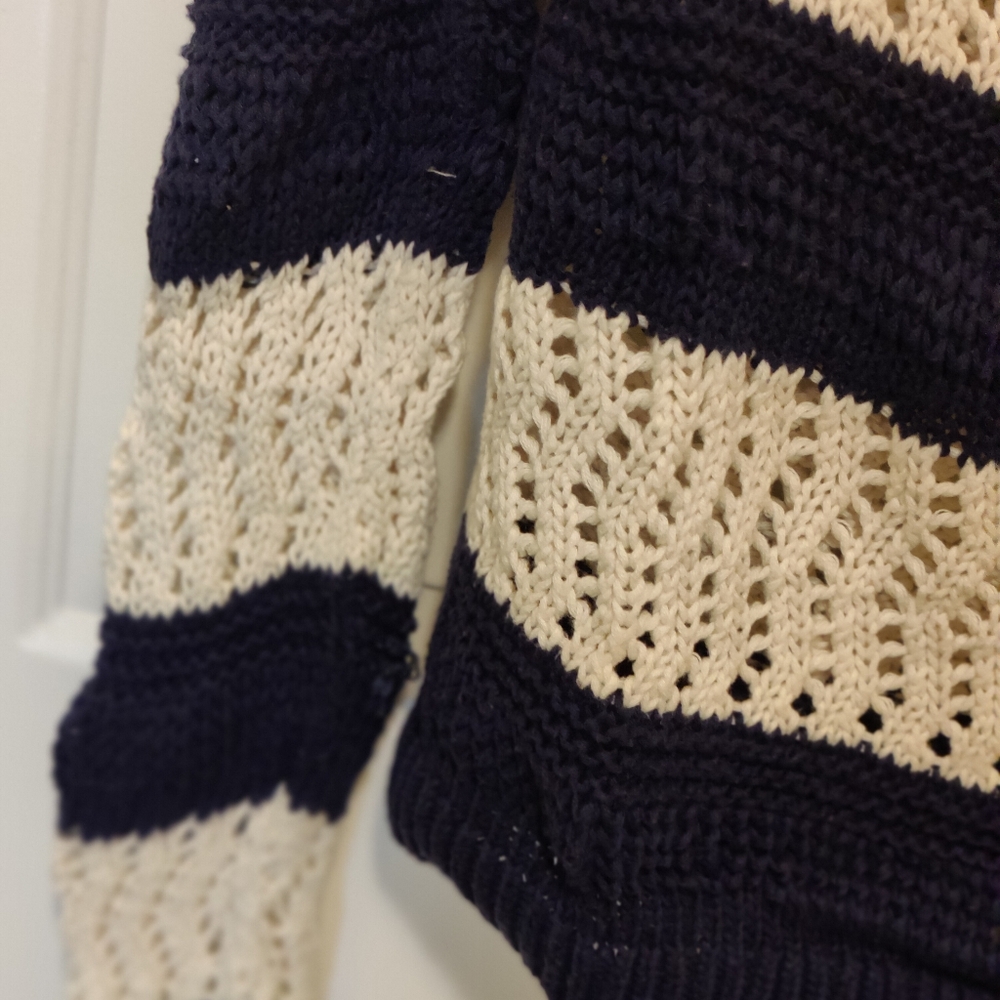 Sweater - Picture 4 of 4